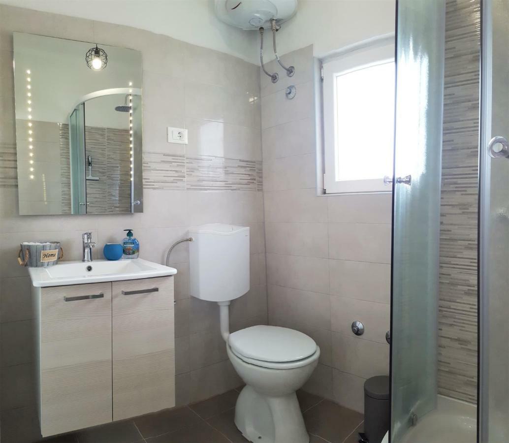 Apartment Svilan - Terrace With Sea View And Nature Zečevo Kültér fotó