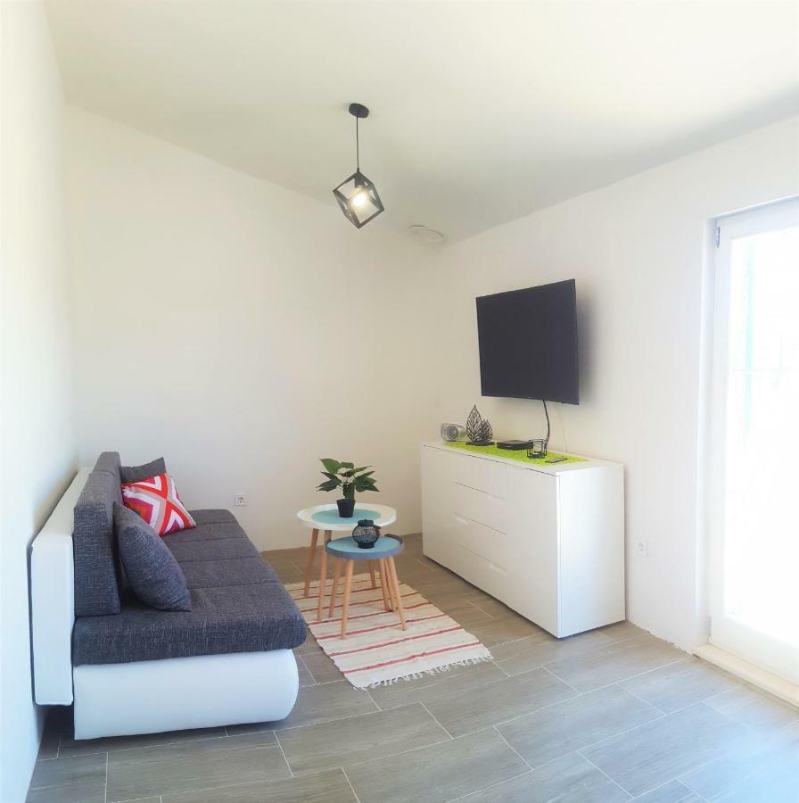 Apartment Svilan - Terrace With Sea View And Nature Zečevo Kültér fotó